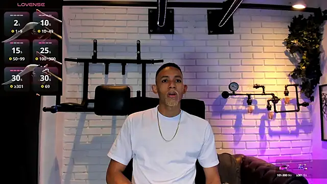 Snapshot of B_Wild chatting on September 24, 2025, 3:46 am B Wild online show from September 24, 2025, 3:46 am