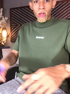 Snapshot of B_Wild chatting on October 16, 2025, 4:10 am B Wild online show from October 16, 2025, 4:10 am