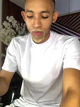 Snapshot of B_Wild chatting on November 1, 2025, 3:46 am B Wild online show from November 1, 2025, 3:46 am