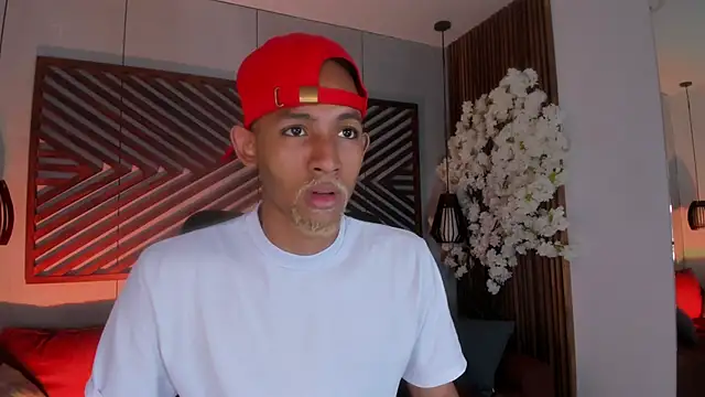 Snapshot of B_Wild chatting on September 19, 2025, 3:32 am B Wild online show from September 19, 2025, 3:32 am