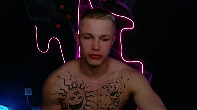 Snapshot of James__Noah chatting on November 4, 2025, 9:29 pm James Noah online show from November 4, 2025, 9:29 pm