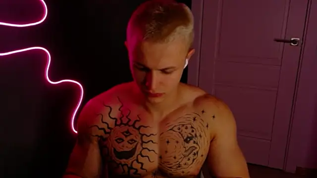 Snapshot of James__Noah chatting on October 14, 2025, 7:25 pm James Noah online show from October 14, 2025, 7:25 pm