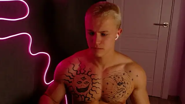 Snapshot of James__Noah chatting on October 18, 2025, 9:17 pm James Noah online show from October 18, 2025, 9:17 pm