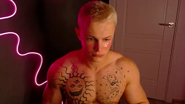 Snapshot of James__Noah chatting on October 17, 2025, 9:27 pm James Noah online show from October 17, 2025, 9:27 pm