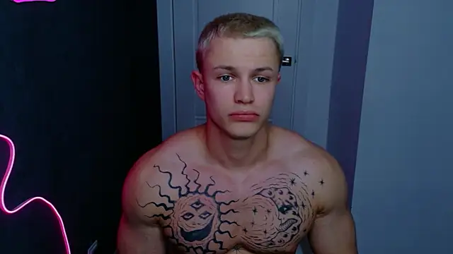 Snapshot of James__Noah chatting on October 29, 2025, 8:08 pm James Noah online show from October 29, 2025, 8:08 pm