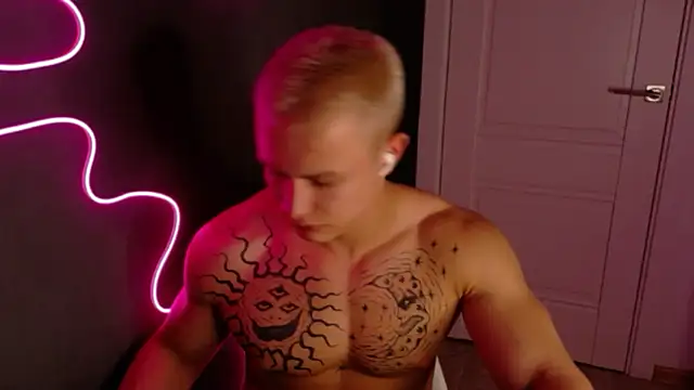 Snapshot of James__Noah chatting on October 16, 2025, 7:55 pm James Noah online show from October 16, 2025, 7:55 pm