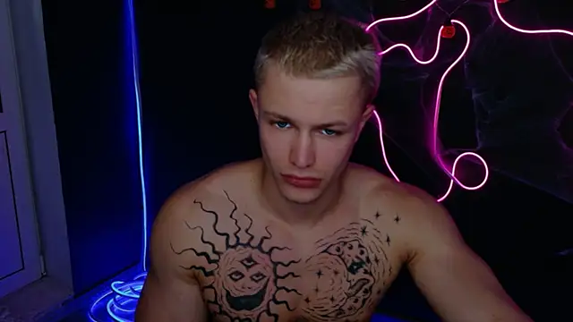 Snapshot of James__Noah chatting on November 1, 2025, 9:52 pm James Noah online show from November 1, 2025, 9:52 pm