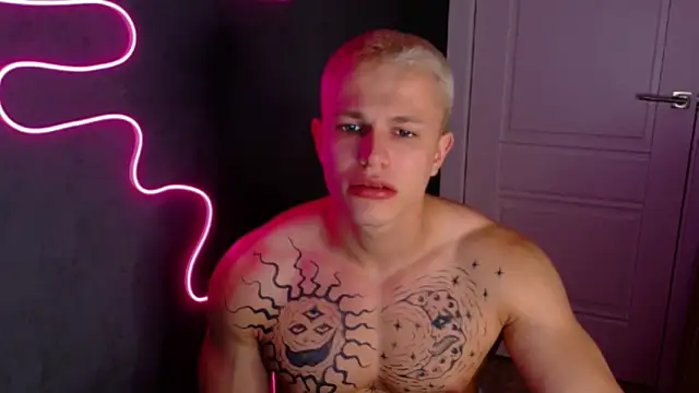 Snapshot of James__Noah chatting on October 13, 2025, 8:10 pm James Noah online show from October 13, 2025, 8:10 pm