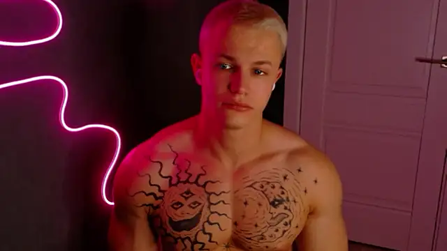 Snapshot of James__Noah chatting on October 15, 2025, 8:39 pm James Noah online show from October 15, 2025, 8:39 pm