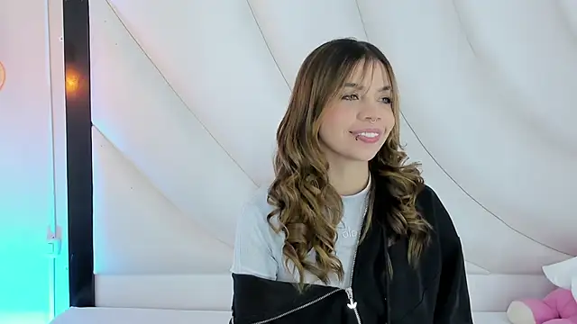 Snapshot of LoganMiller69 chatting on September 25, 2025, 5:57 am LoganMiller69 online show from September 25, 2025, 5:57 am