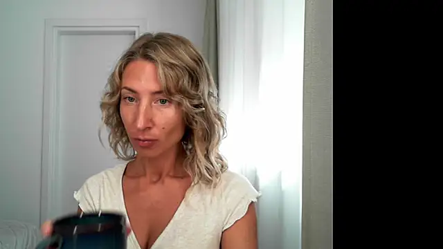 Snapshot of Paevoa chatting on October 21, 2025, 9:52 am Paevoa online show from October 21, 2025, 9:52 am