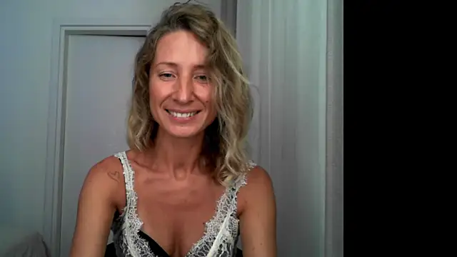 Snapshot of Paevoa chatting on September 26, 2025, 8:16 pm Paevoa online show from September 26, 2025, 8:16 pm