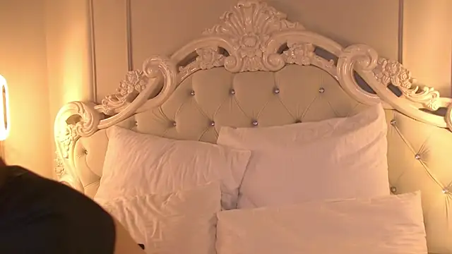 AnnaVelisse online show from September 19, 2025, 8:07 am