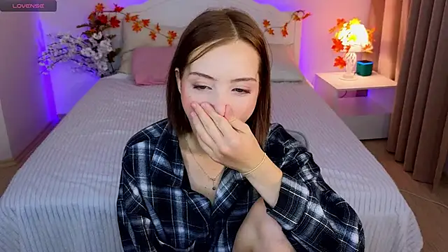 Snapshot of LumMina chatting on September 27, 2025, 10:21 am LumMina online show from September 27, 2025, 10:21 am