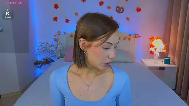 Snapshot of LumMina chatting on September 25, 2025, 10:43 am LumMina online show from September 25, 2025, 10:43 am