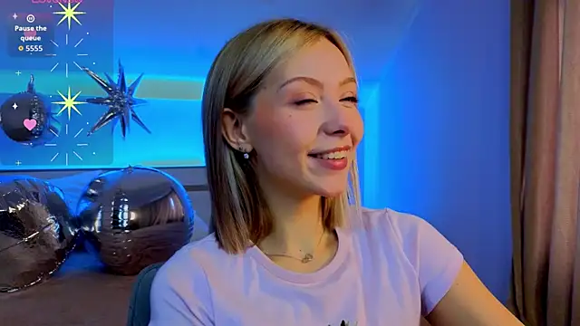 LumMina online show from April 5, 2026, 1:56 am