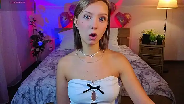 Snapshot of LumMina chatting on February 11, 2026, 10:37 am LumMina online show from February 11, 2026, 10:37 am