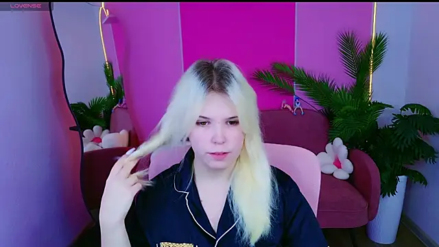 EmillyRogers online show from October 19, 2025, 5:21 am