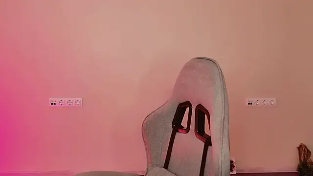 Snapshot of Yoka_paradoXXX chatting on February 8, 2026, 9:18 am Yoka paradoXXX online show from February 8, 2026, 9:18 am