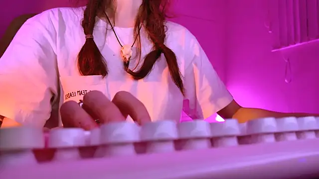 Yoka paradoXXX online show from December 5, 2025, 5:17 am