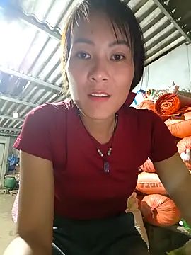 Snapshot of Yumyum_kiw chatting on October 13, 2025, 12:51 pm Yumyum kiw online show from October 13, 2025, 12:51 pm