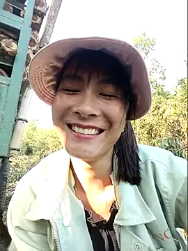 Snapshot of Yumyum_kiw chatting on October 4, 2025, 9:00 am Yumyum kiw online show from October 4, 2025, 9:00 am