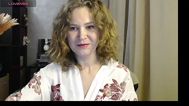 harpermoss online show from September 13, 2025, 10:21 pm