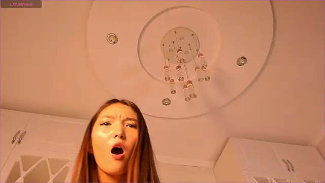 nooniemoon online show from December 16, 2025, 1:26 pm