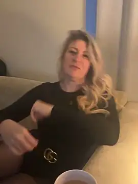 Snapshot of DesireDaisy chatting on September 18, 2025, 6:33 pm DesireDaisy online show from September 18, 2025, 6:33 pm