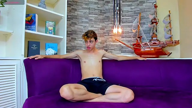 Snapshot of PoisonGuys chatting on October 14, 2025, 7:36 pm PoisonGuys online show from October 14, 2025, 7:36 pm