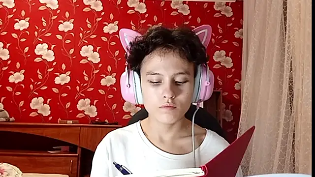 LaurynHerzfeld online show from September 8, 2025, 2:27 pm
