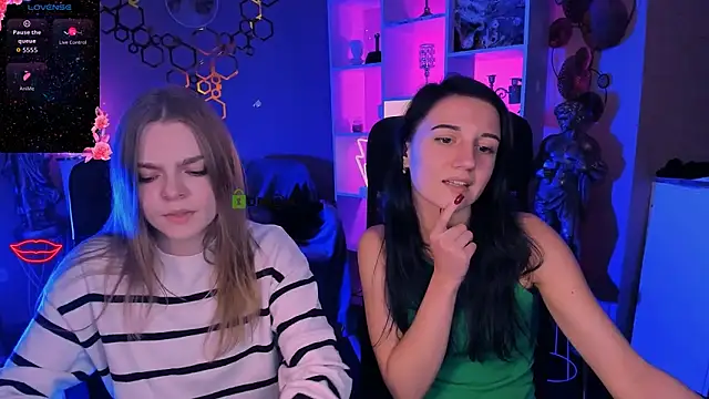 lia sunset online show from October 13, 2025, 7:26 pm