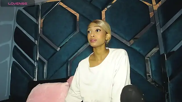 Snapshot of Lea_Sweetly chatting on October 30, 2025, 1:20 pm Lea Sweetly online show from October 30, 2025, 1:20 pm