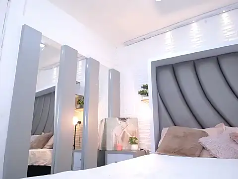 Luciana Graay online show from September 17, 2025, 11:23 am