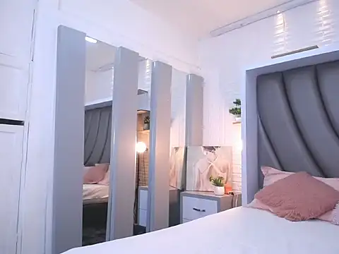 Luciana Graay online show from September 19, 2025, 12:53 pm