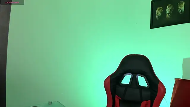 Snapshot of PeytonBox chatting on September 25, 2025, 11:38 am PeytonBox online show from September 25, 2025, 11:38 am