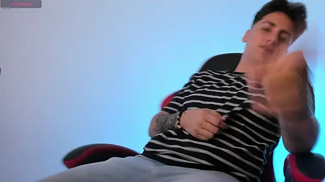 Snapshot of PeytonBox chatting on September 18, 2025, 11:35 am PeytonBox online show from September 18, 2025, 11:35 am