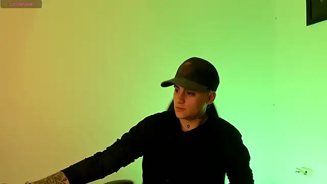 Snapshot of PeytonBox chatting on September 19, 2025, 11:36 am PeytonBox online show from September 19, 2025, 11:36 am