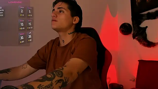 Snapshot of PeytonBox chatting on October 28, 2025, 12:26 pm PeytonBox online show from October 28, 2025, 12:26 pm