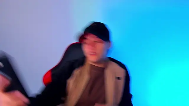 Snapshot of PeytonBox chatting on October 8, 2025, 12:07 pm PeytonBox online show from October 8, 2025, 12:07 pm