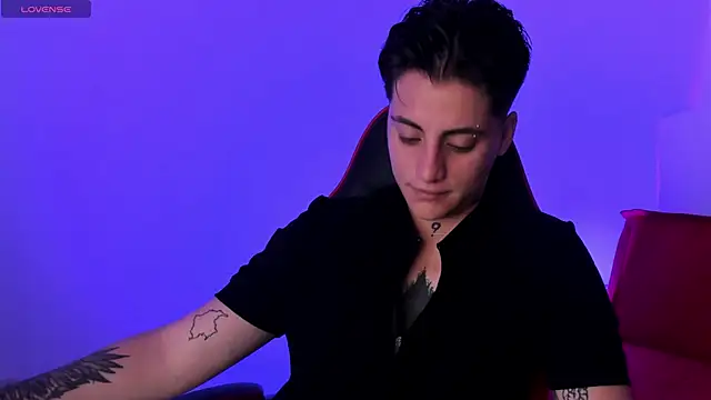 Snapshot of PeytonBox chatting on September 24, 2025, 11:28 am PeytonBox online show from September 24, 2025, 11:28 am