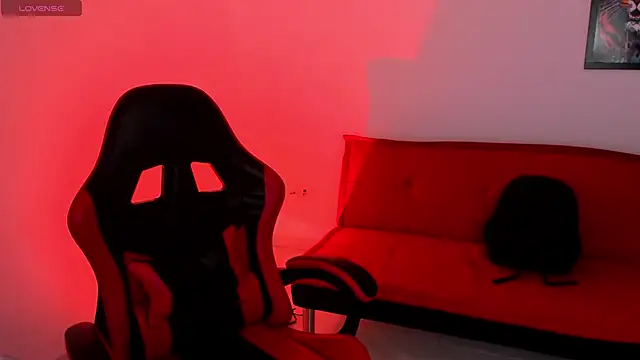 Snapshot of PeytonBox chatting on September 23, 2025, 11:39 am PeytonBox online show from September 23, 2025, 11:39 am