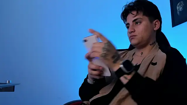 Snapshot of PeytonBox chatting on October 1, 2025, 11:58 am PeytonBox online show from October 1, 2025, 11:58 am