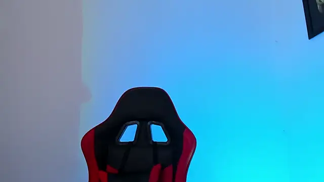 Snapshot of PeytonBox chatting on October 10, 2025, 12:17 pm PeytonBox online show from October 10, 2025, 12:17 pm