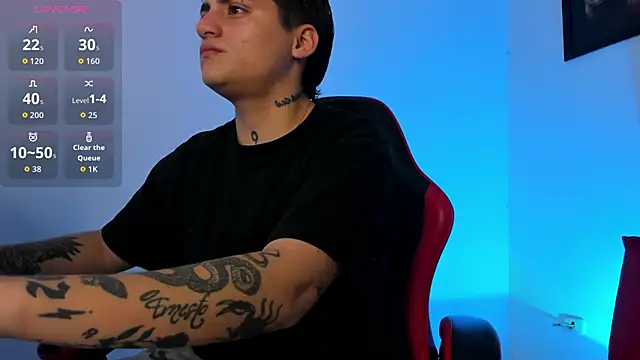 Snapshot of PeytonBox chatting on October 21, 2025, 1:43 pm PeytonBox online show from October 21, 2025, 1:43 pm