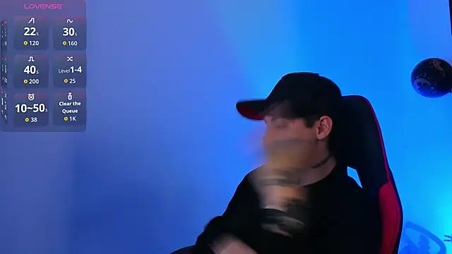 Snapshot of PeytonBox chatting on October 30, 2025, 12:14 pm PeytonBox online show from October 30, 2025, 12:14 pm