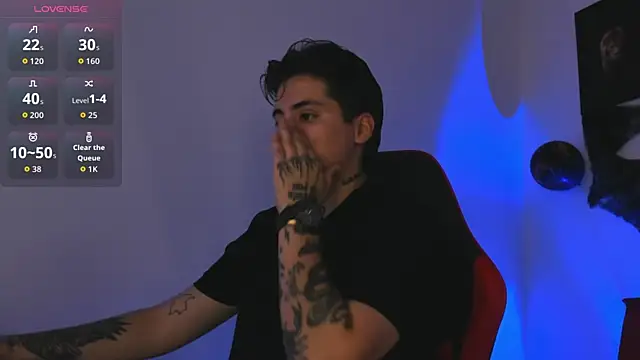 Snapshot of PeytonBox chatting on October 29, 2025, 12:04 pm PeytonBox online show from October 29, 2025, 12:04 pm