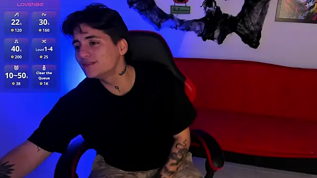 Snapshot of PeytonBox chatting on October 23, 2025, 11:42 am PeytonBox online show from October 23, 2025, 11:42 am