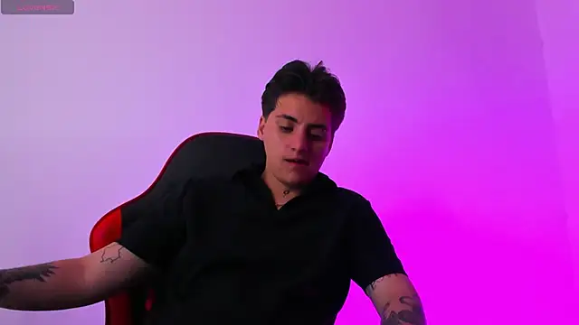 Snapshot of PeytonBox chatting on September 16, 2025, 11:11 am PeytonBox online show from September 16, 2025, 11:11 am