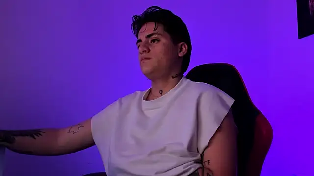 Snapshot of PeytonBox chatting on September 29, 2025, 11:38 am PeytonBox online show from September 29, 2025, 11:38 am